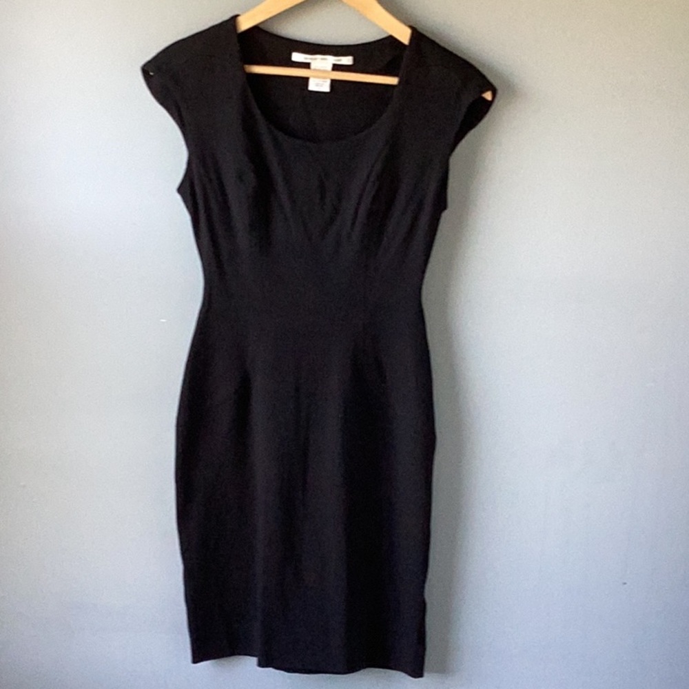 DIANE Von FURSTENBERG Black Cap Sleeve Dress - Picture 1 of 9